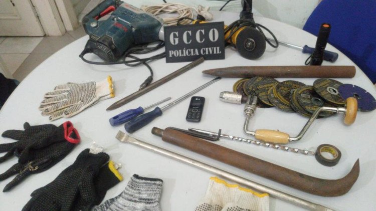 Polícia Civil prende 5 integrantes de quadrilha e evita furto em agência bancária de Araputanga