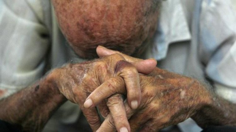 Idoso de 87 anos é espancado por não ter dinheiro para dar a assaltante