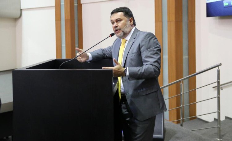 Oscar Bezerra Solicita ampliação da cadeia de Rio Branco