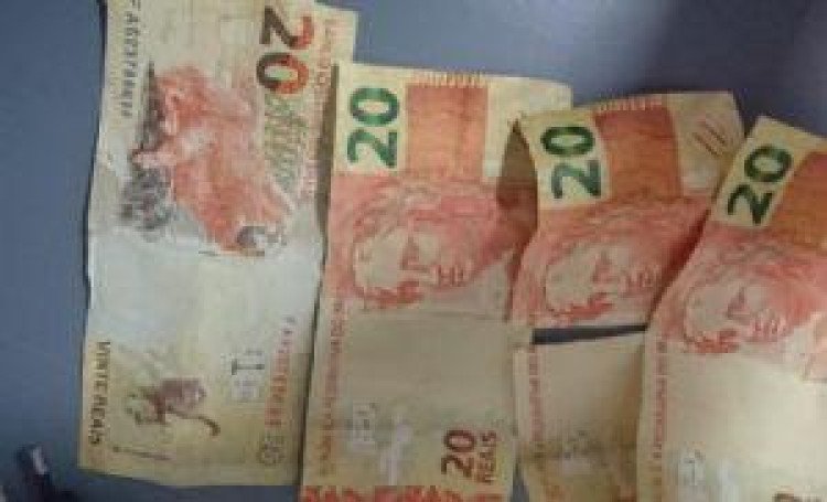 PM identifica adolescentes com notas falsas durante evento em Quatro Marcos
