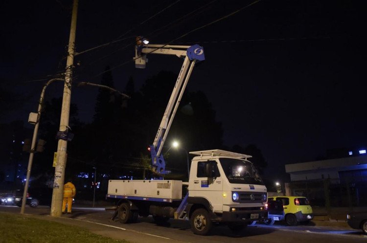 QUATRO MARCOS: Vereador cobra compra materiais elétricos para manutenção da iluminação pública