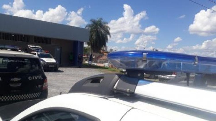 Mulher tenta socorrer homem na MT 175 e acaba esfaqueada e roubada