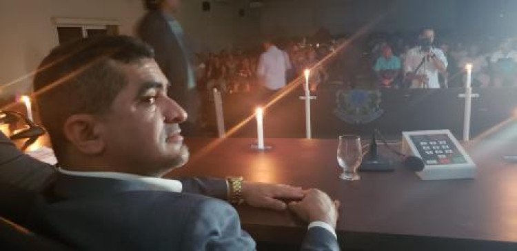 Sem energia, audiência de CPI da Energisa é realizada à luz de velas
