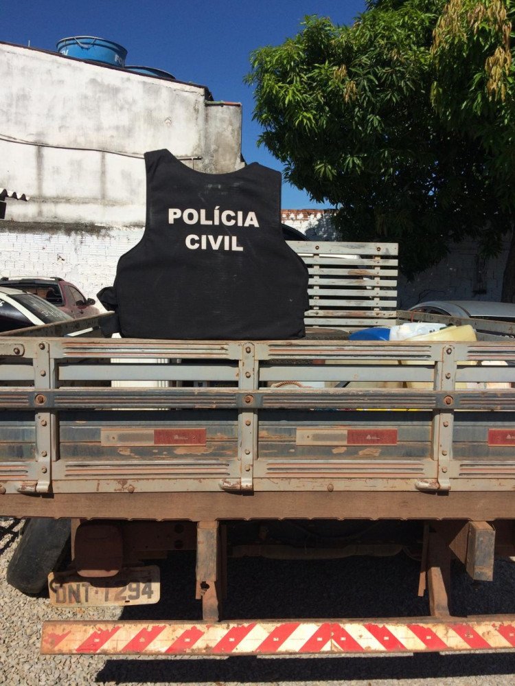 Polícia recupera caminhão furtado em Araputanga