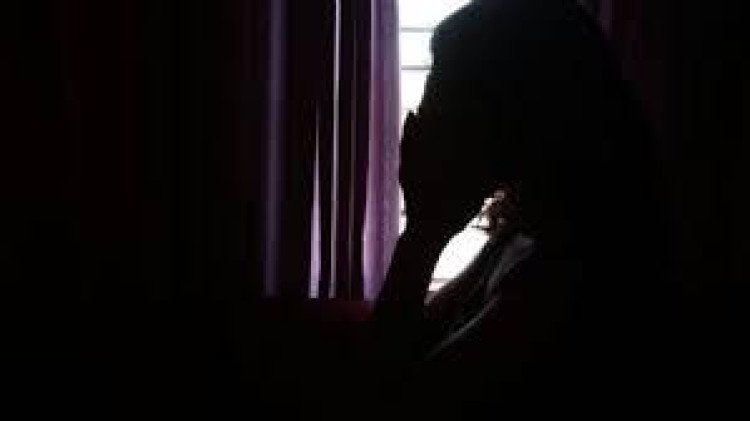 Jovem denuncia namorado por obrigá-la a manter relações sexuais com outros homens na frente dele em Mirassol