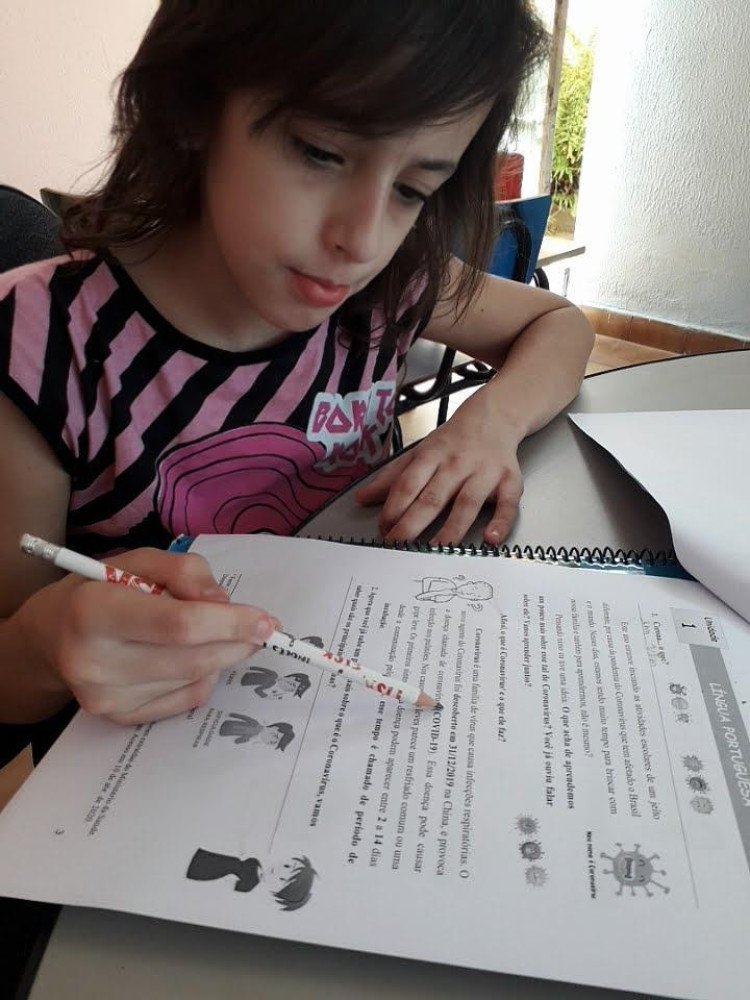 ALUNOS DA REDE ESTADUAL: Mais de 75 mil apostilas já foram disponibilizadas para alunos sem acesso à internet