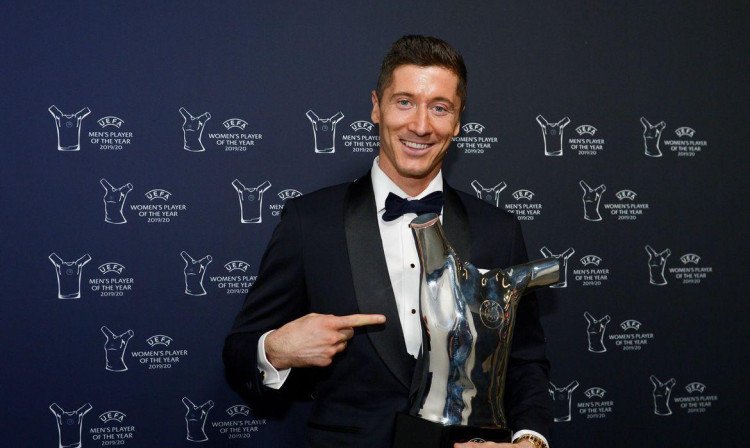 Lewandowski conquista prêmio de melhor jogador do ano da Uefa