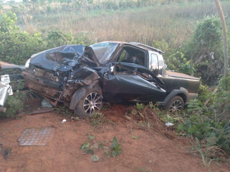 Acidente grave na ponta do aterro deixa dois mortos e feridos