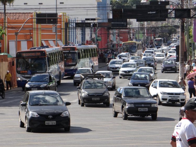 Licenciamento de veículos com placas final 6 e 7 vence dia 30 de novembro