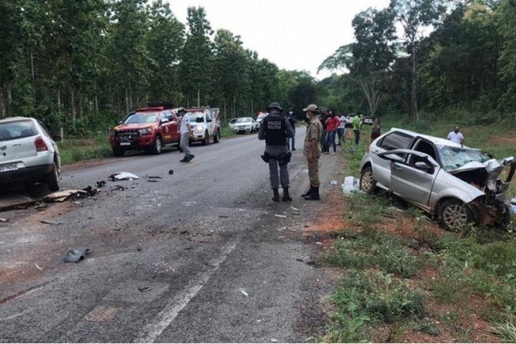 Colisão entre Palio e Gol deixa três mortos e três feridos em rodovia que liga Quatro Marcos a Gloria D'Oeste