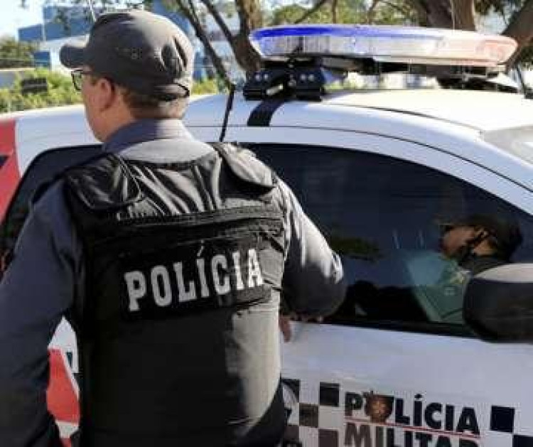 Homem corta o pescoço da esposa grávida, espanca a irmã e some com o sobrinho em Araputanga