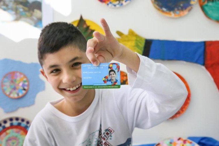 Carteira de Identificação do Autista pode ser requerida gratuitamente na Assistência Social de Quatro Marcos
