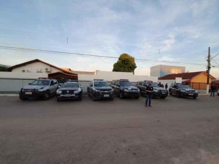 Polícia cumpre 20 mandados contra quadrilha envolvida em roubos na fronteira