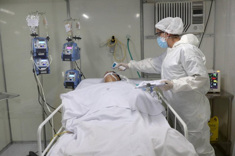 Taxa de ocupação em UTIs públicas cresce após bloqueio de leitos em hospitais da capital