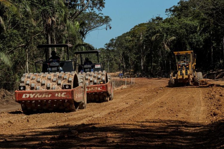 Governo de  MT vai comprar 175 máquinas e equipamentos para conservação de rodovias