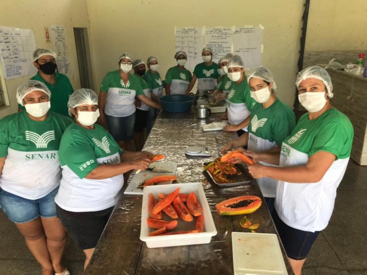 Prefeitura beneficia produtores rurais de Quatro Marcos com  ações de cursos de produção de polpa de frutas e derivados de leite e implantação de viveiro de mudas de BRS Capiaçu