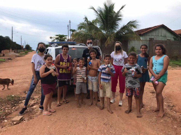 Policiais civis promovem ação solidária com crianças de Quatro Marcos e Mirassol D’Oeste