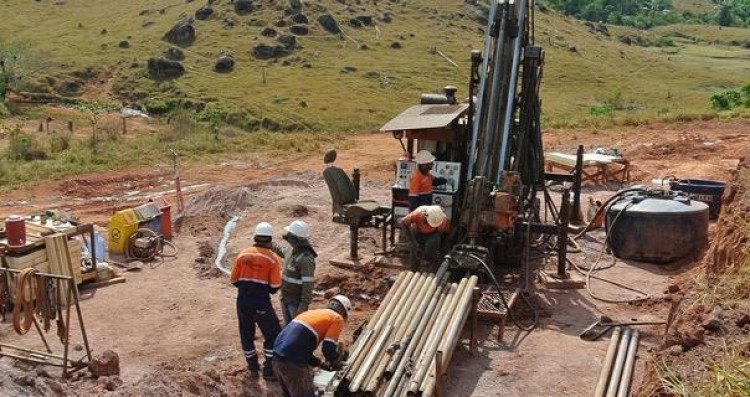 PROJETO CABAÇAL: Meridian Mining Procurando por VMS Copper-Gold District Play
