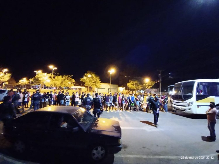Em Mirassol 150 pessoas são conduzidas pela policia por descumprir decreto municipal e promover aglomeração e propagação da Covid-19
