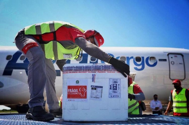 Mato Grosso recebe 100.160 doses de vacina nesta terça-feira (18)