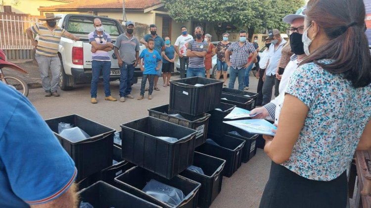 Parceria entre  Deputado Moretto, consorcio e Empaer  proporcionam entrega de  alevinos a pequenos produtores de São José dos Quatro Marcos