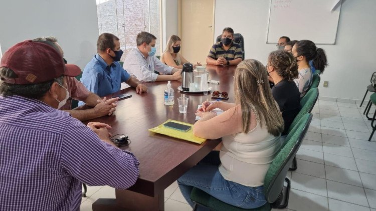 Prefeito Jamis Silva reúne com diretores de escolas estaduais do município para em parceria com o Estado construir Quadras Esportivas Cobertas