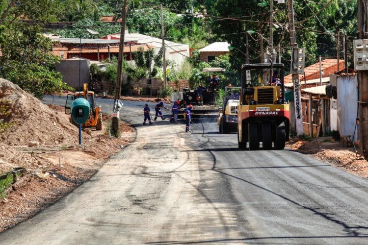 RECURSOS PARA PAVIMENTAÇÃO ASFÁLTICA:  Governo de MT disponibiliza aporte financeiro para pavimentação urbana dos municípios