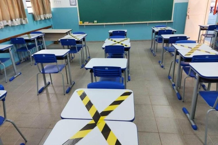 30 escolas de MT confirmam casos de Covid-19 após retorno das aulas, diz sindicato