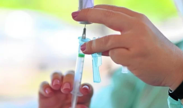 Covid-19: Brasil avalia aplicar dose de reforço a público específico