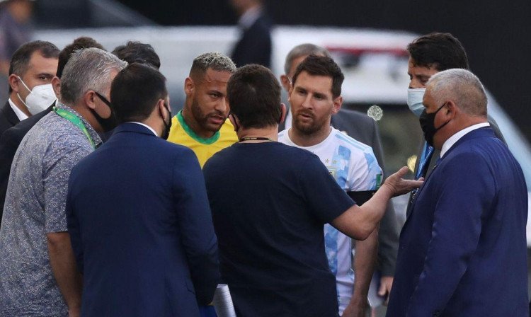 Anvisa paralisa jogo entre Brasil e Argentina; jogo é encerrado