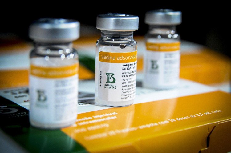 MT recebeu 910 doses da CoronaVac de lote suspenso de forma cautelar pela Anvisa, diz SES
