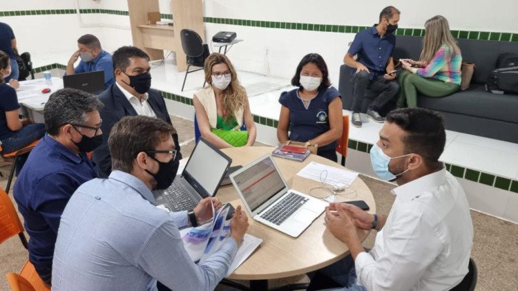 Jamis Silva  e equipe se reúnem com membros do FNDE para retomada de obra do CEI