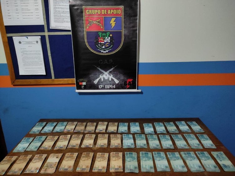 GAP prende homem  com mais de 46 mil reais fixados na perna