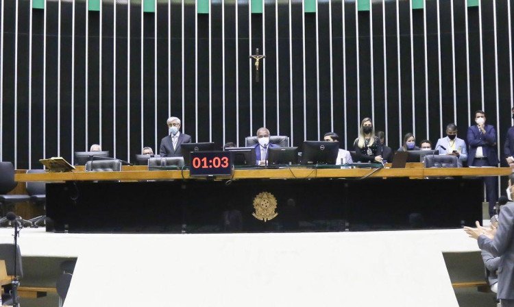 Política Congresso aprova projetos de R$ 9 bi para pagamento do Auxílio Brasil