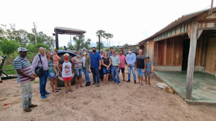 Prefeitura de Quatro Marcos realiza entrega de patrulha mecanizada para atender Agricultura Familiar do Assentamento União da Vitória