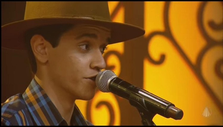 EM REDE NACIONAL - Pedro Violeiro: Cantando e encantando