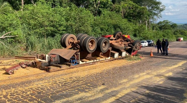 'QUATROMARQUENSE': Motorista que transportava carga de milho morre na região de Tangará da Serra