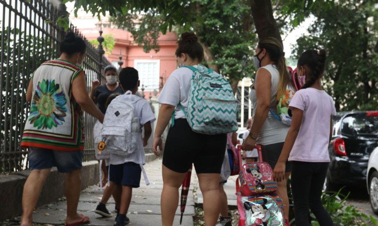 DOIS PROFESSORES: sala de alfabetização com mais de 30 alunos terá professores extras em SP
