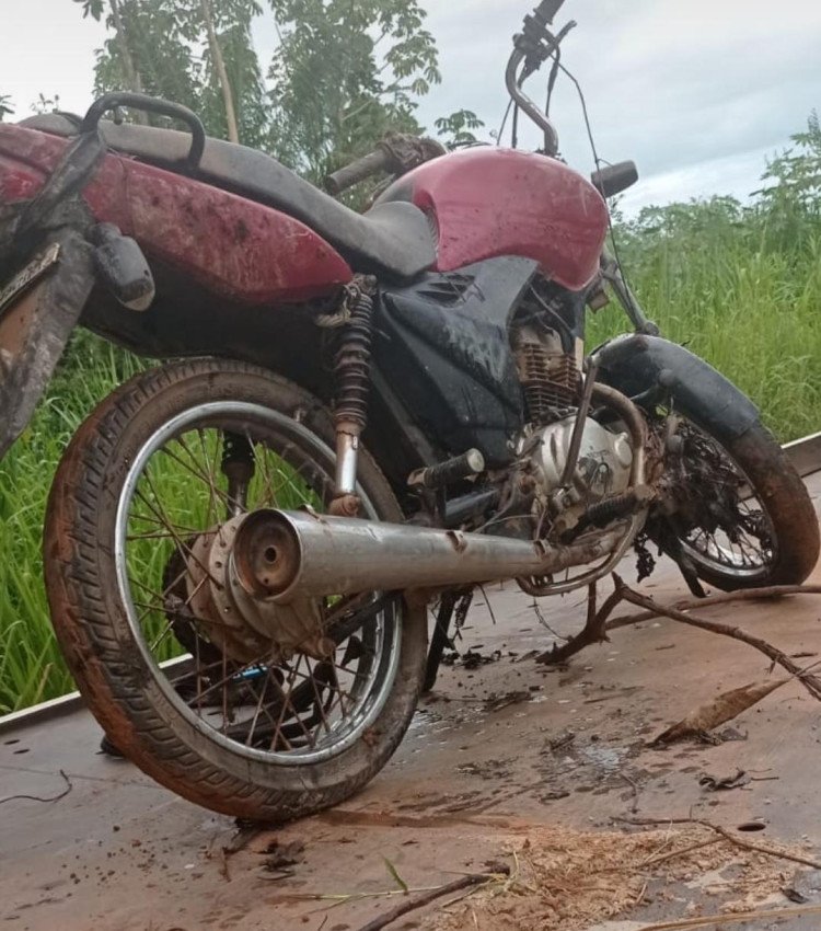 Moto roubada é encontrada  pela Polícia Militar de São José dos Quatro Marcos