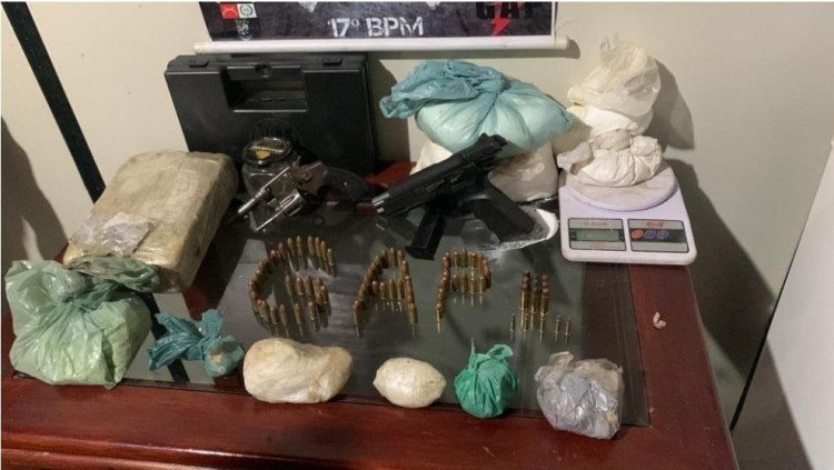 Em Quatro Marcos policia apreendem droga, armamentos e prendem homens por formação de quadrilha, porte ilegal de arma e corrupção de menores.