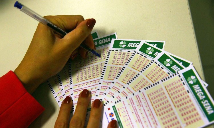 R$ 130 milhões: Mega-Sena acumula e próximo concurso deve pagar prêmio milionário