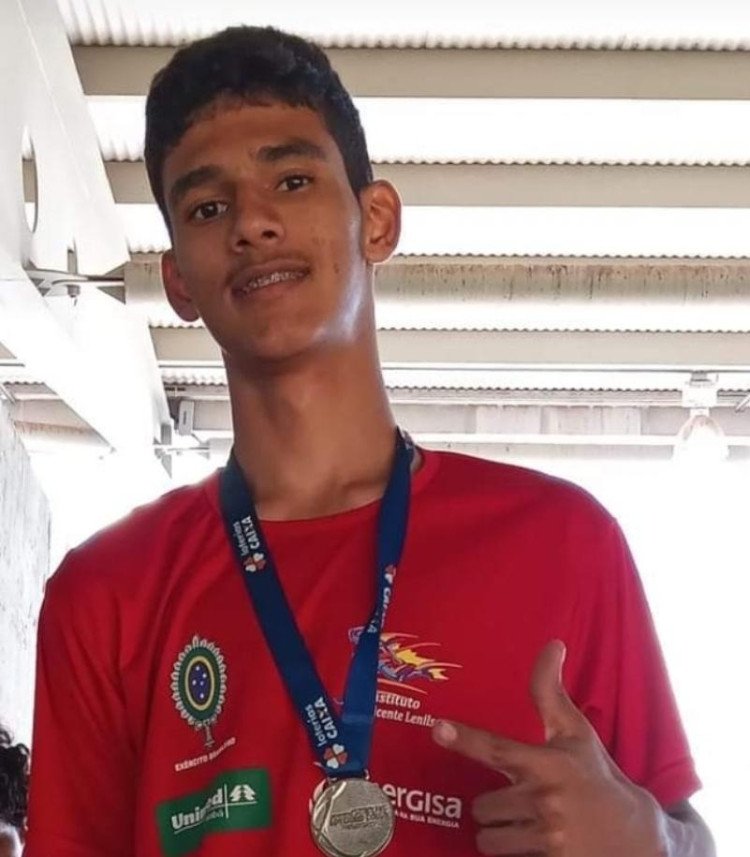 Atleta de Quatro Marcos ganha medalha de prata em Campeonato Estadual Caixa de Atletismo
