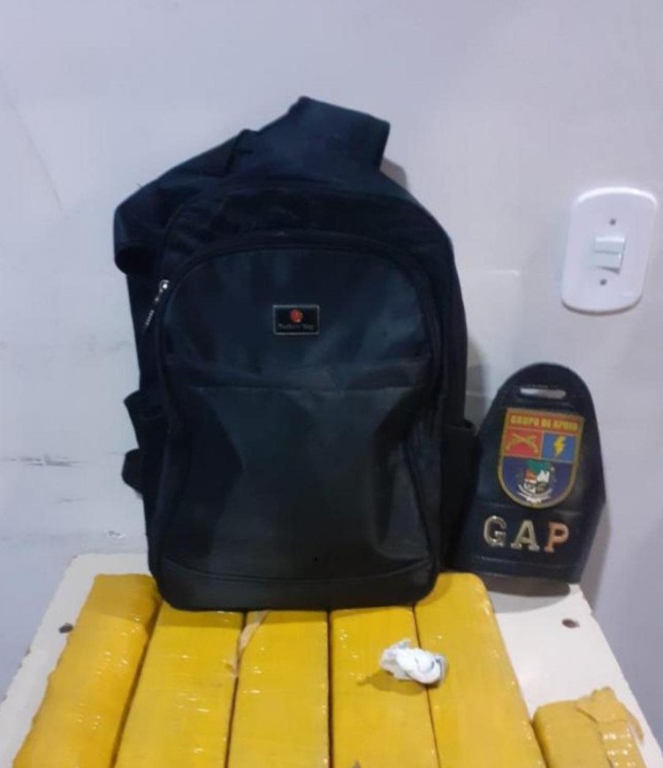 DROGA IRIA PARA SÃO JOSÉ DOS QUATRO MARCOS: Cinco tabletes de maconha é apreendida com adolescente pela polícia