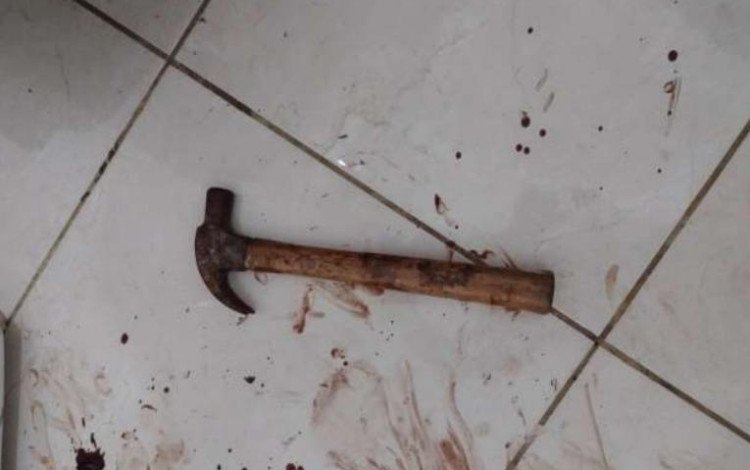 Autor de homicídio de mulher morta a marteladas confessa crime em interrogatório à Polícia Civil