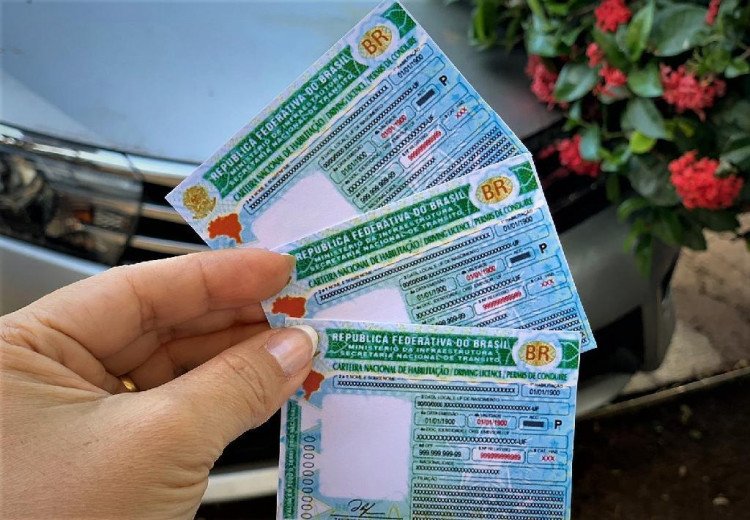 Motoristas com CNH vencida entre janeiro e junho de 2021 devem renovar o documento até dia 31 de julho