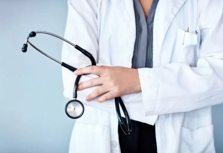 Polícia Civil prende falso médico que atuava em policlínica de Cuiabá com registro de outro profissional