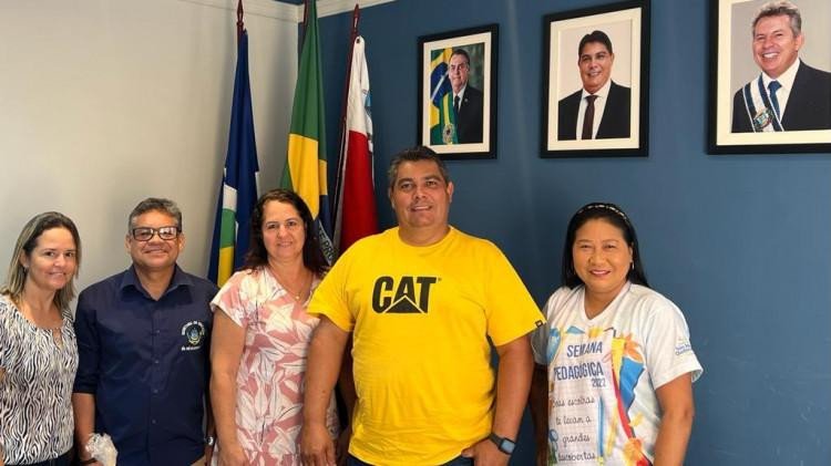EDUCAÇÃO DE QUATRO MARCOS EM DESTAQUE: Em 4º lugar no Estado de Mato Grosso, no ranking de aprendizagem na proficiência média Língua Portuguesa; Direção  reúne com Prefeito Jamis Silva