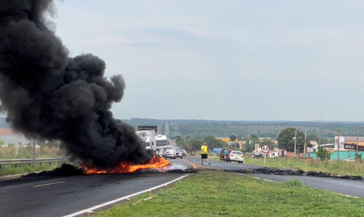 DESOBSTRUÇÃO DE ESTRADAS FERDERAIS: Advocacia Geral da União  obtém 13 sentenças favoráveis a uso da PRF para liberar rodovias