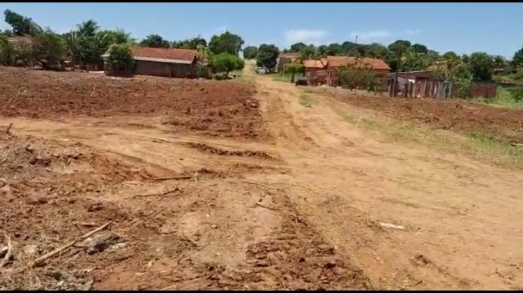 Prefeitura de Quatro Marcos realiza limpeza de terrenos publicos no bairro Jardim Popular; Renilso disse que a limpeza trouxe outra visão de segurança para as famílias e pessoas que utilizam as ruas