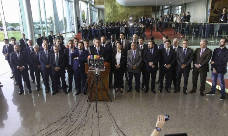 Presidente Bolsonaro critica manifestações que prejudicam população